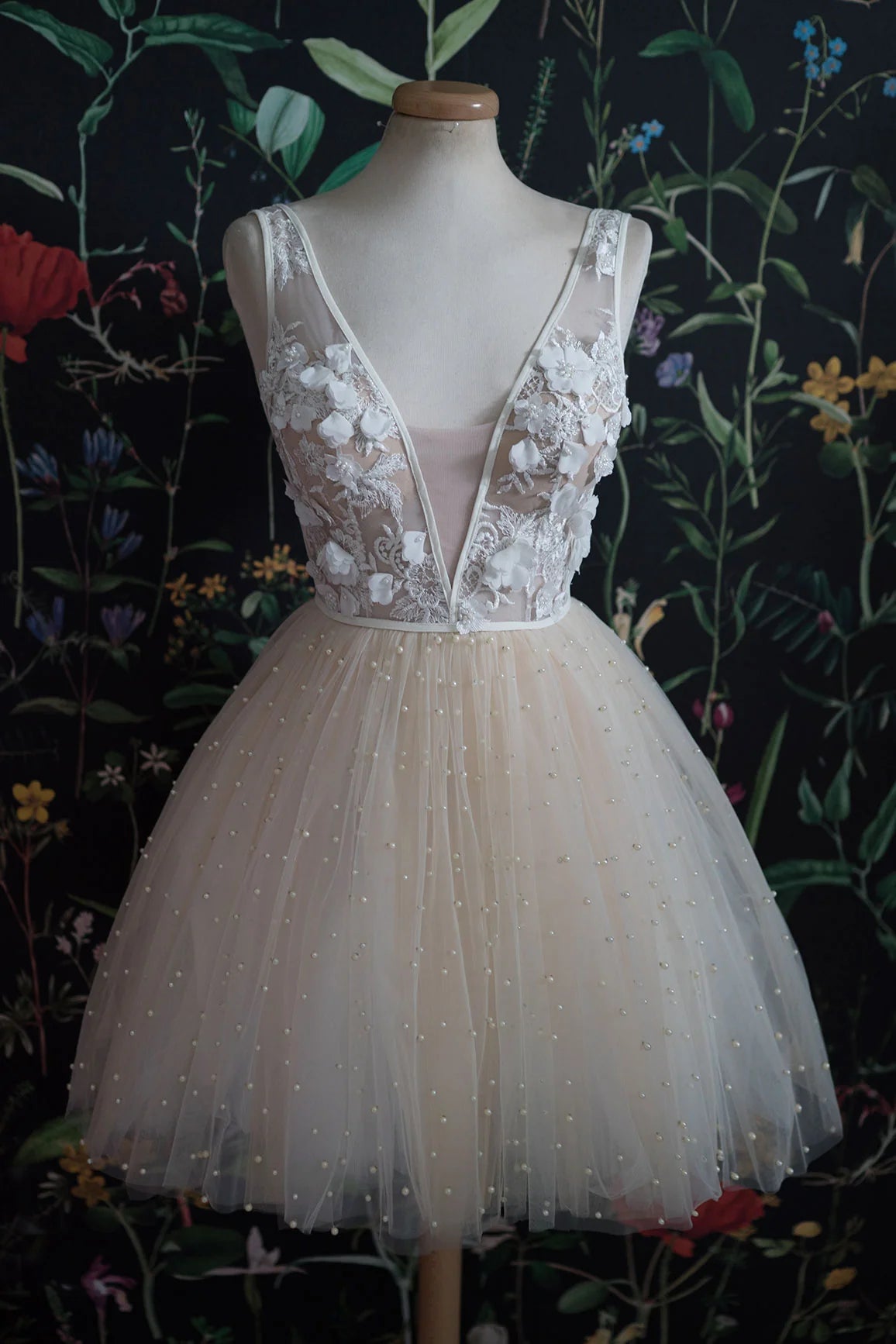 V neck tulle beads short prom dress