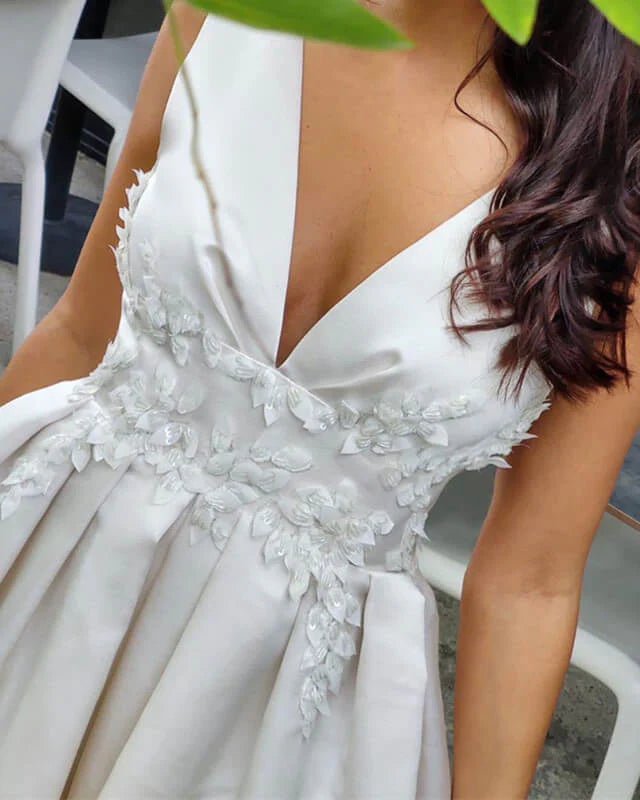 A-line V-neck Appliques Satin Short Homecoming Dress