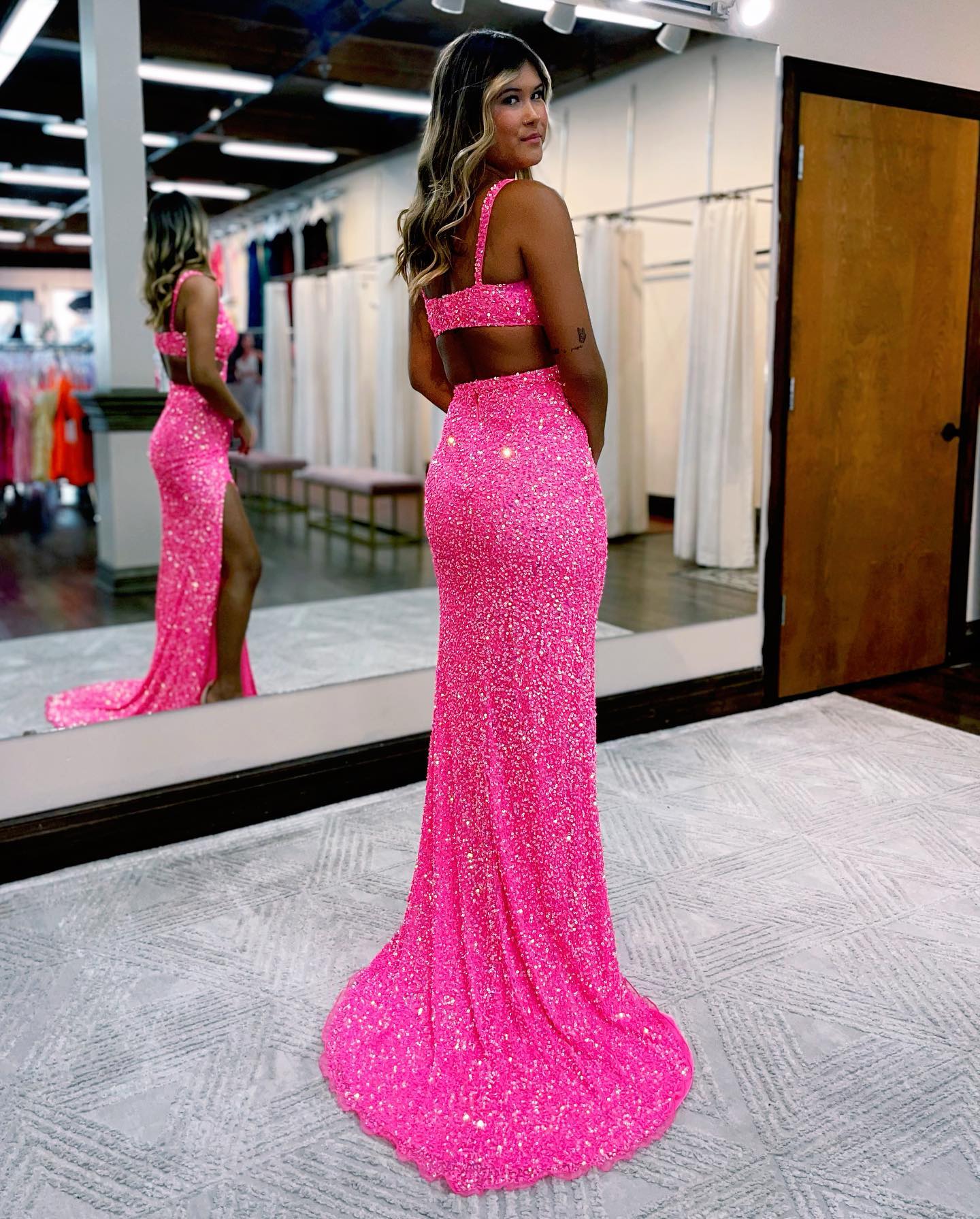 Sexy Mermaid/Sheath Cut Out V Neck Sequin Prom Dress With Split