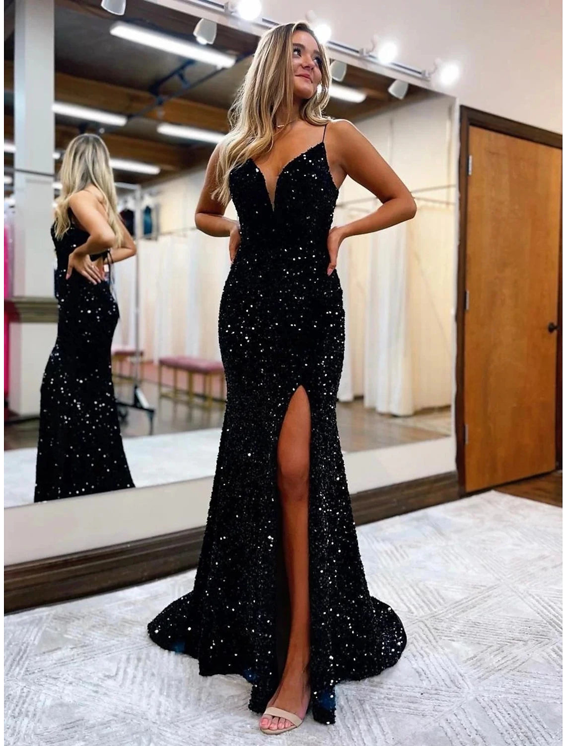 Mermaid / Trumpet Prom Dresses Sparkle & Shine Dress Formal Wedding Party Court Train Sleeveless V Neck Sequined Backless with Sequin Slit