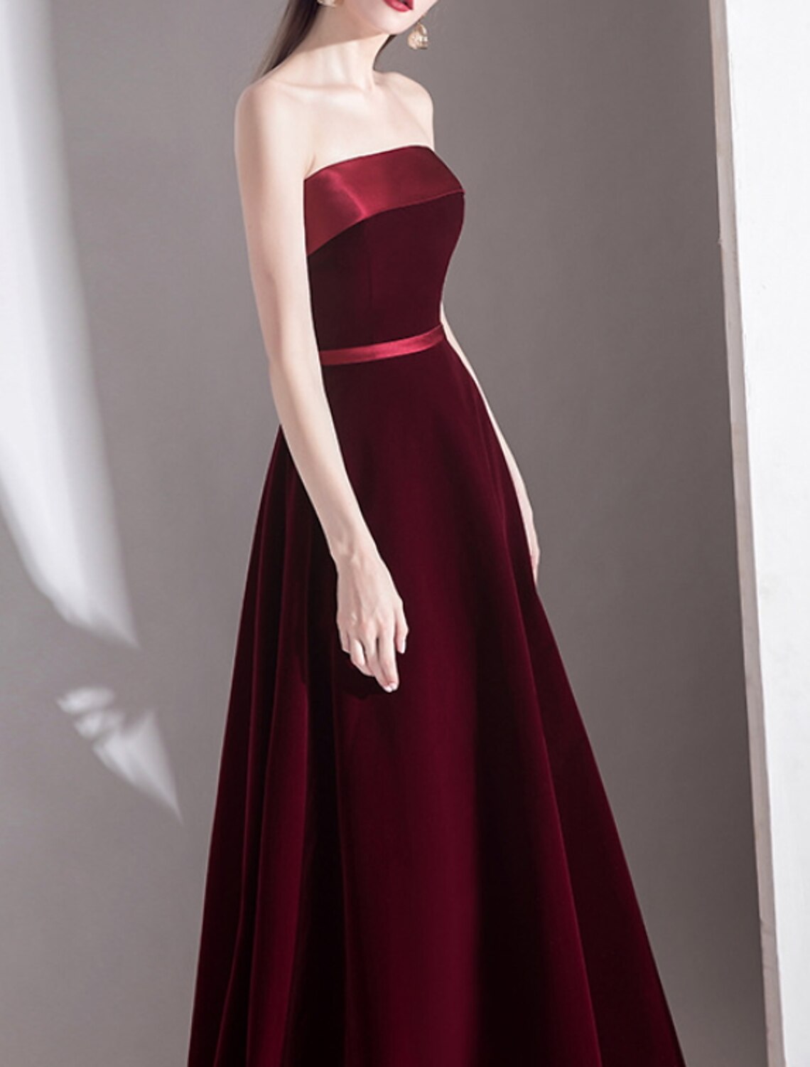 A-Line Bridesmaid Dress Strapless Sleeveless Elegant Floor Length Velvet with Sash / Ribbon