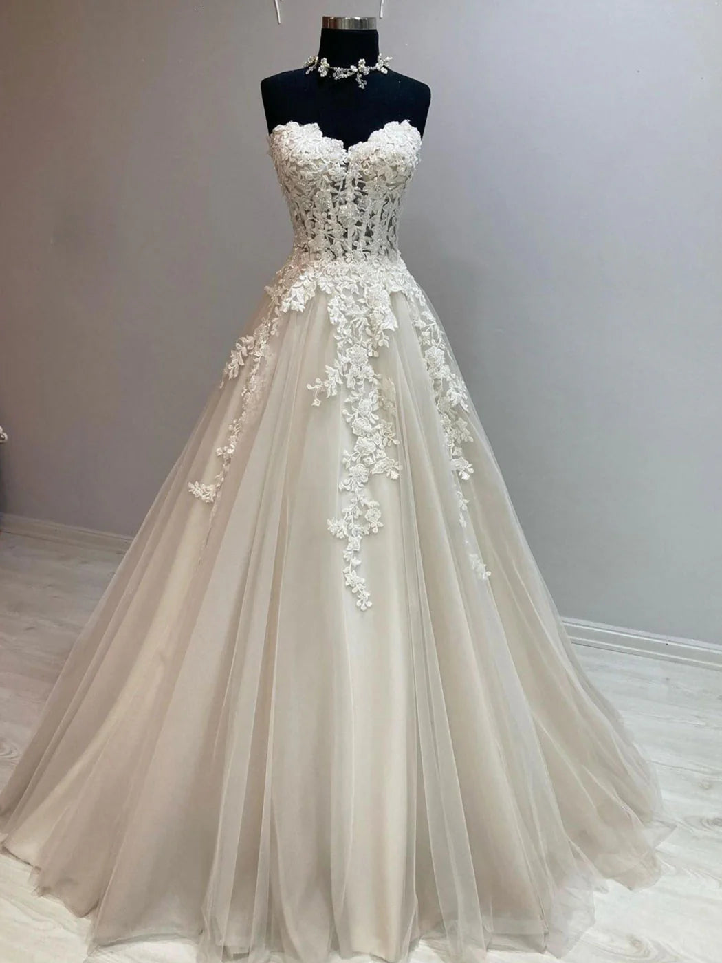 Sweetheart neck tulle lace long prom dress