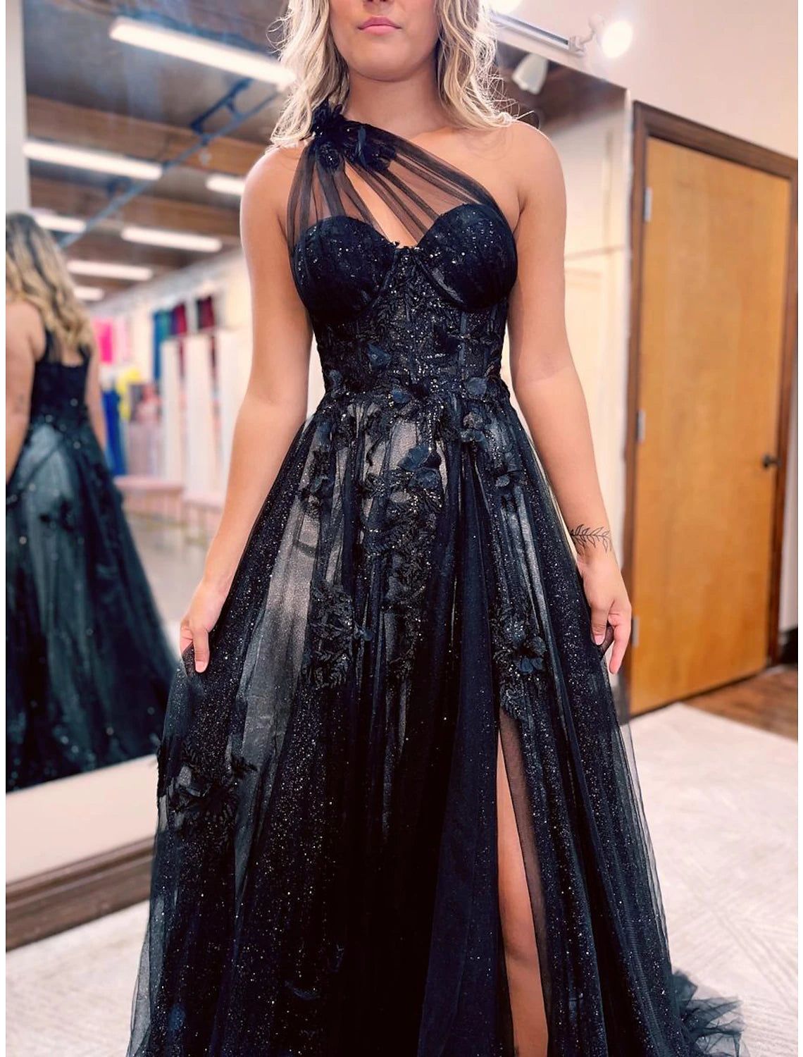 A-Line Prom Dresses Color Block Dress Formal Wedding Party Sweep / Brush Train Sleeveless One Shoulder Tulle Backless with Pleats Appliques