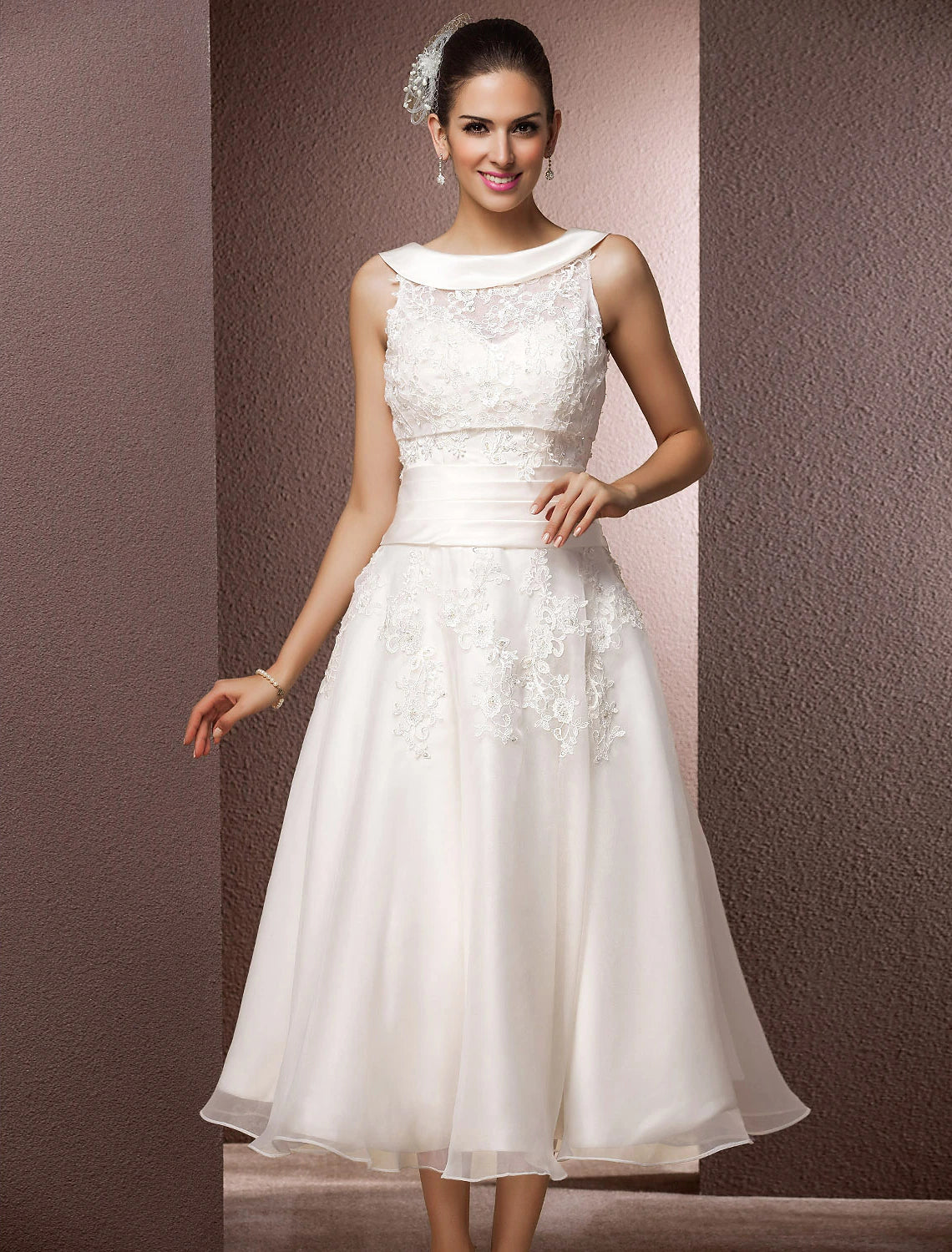 Hall Wedding Dresses A-Line Illusion Neck Sleeveless Tea Length Lace Bridal Gowns With Pearl Beading