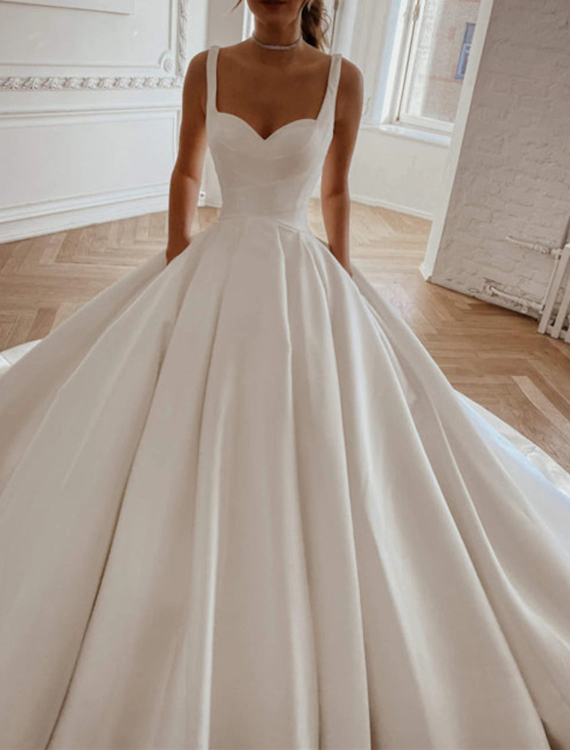 Royal Style Formal Wedding Dresses Ball Gown Square Neck Sleeveless Chapel Train Satin Bridal Gowns With Solid Color