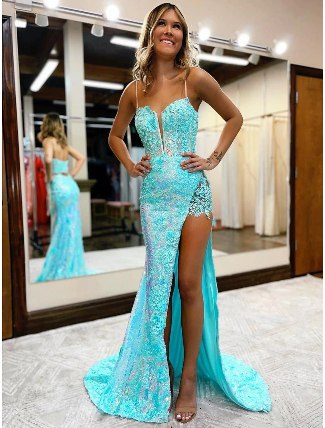 Mermaid / Trumpet Prom Dresses High Split Dress Formal Court Train Sleeveless V Neck Sequined with Slit Appliques