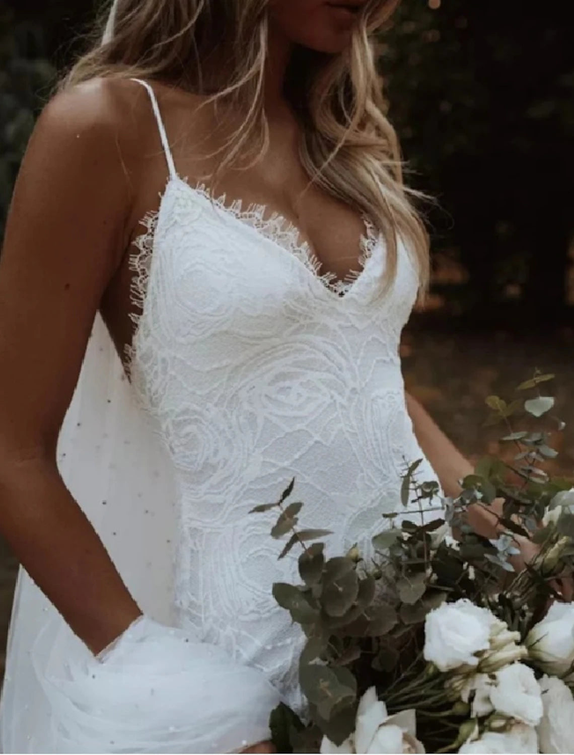 Beach Open Back Sexy Boho Wedding Dresses Mermaid / Trumpet Camisole V Neck Spaghetti Strap Court Train Lace Bridal Gowns With Appliques