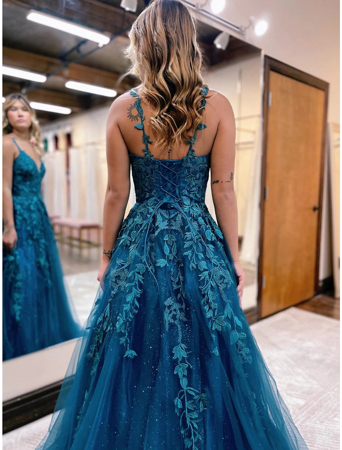 Ball Gown A-Line Prom Dresses Sparkle & Shine Dress Formal Wedding Party Floor Length Sleeveless V Neck Tulle Backless with Glitter Appliques