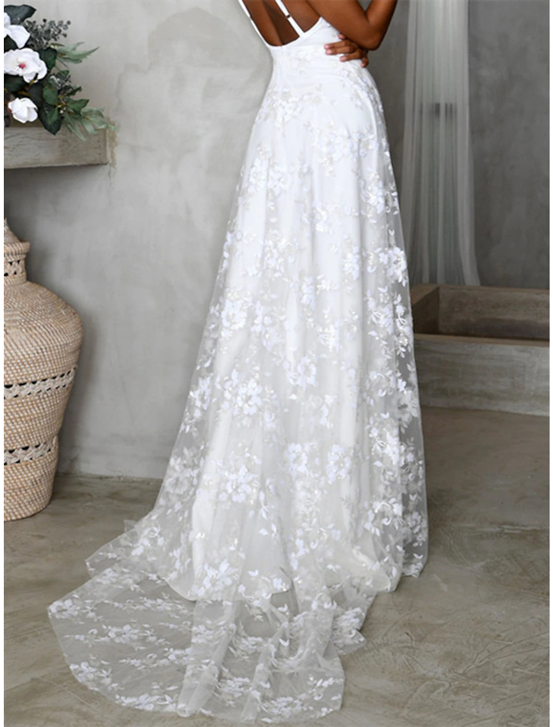 Beach Wedding Dresses A-Line Camisole V Neck Spaghetti Strap Court Train Lace Bridal Gowns With Appliques Split Front