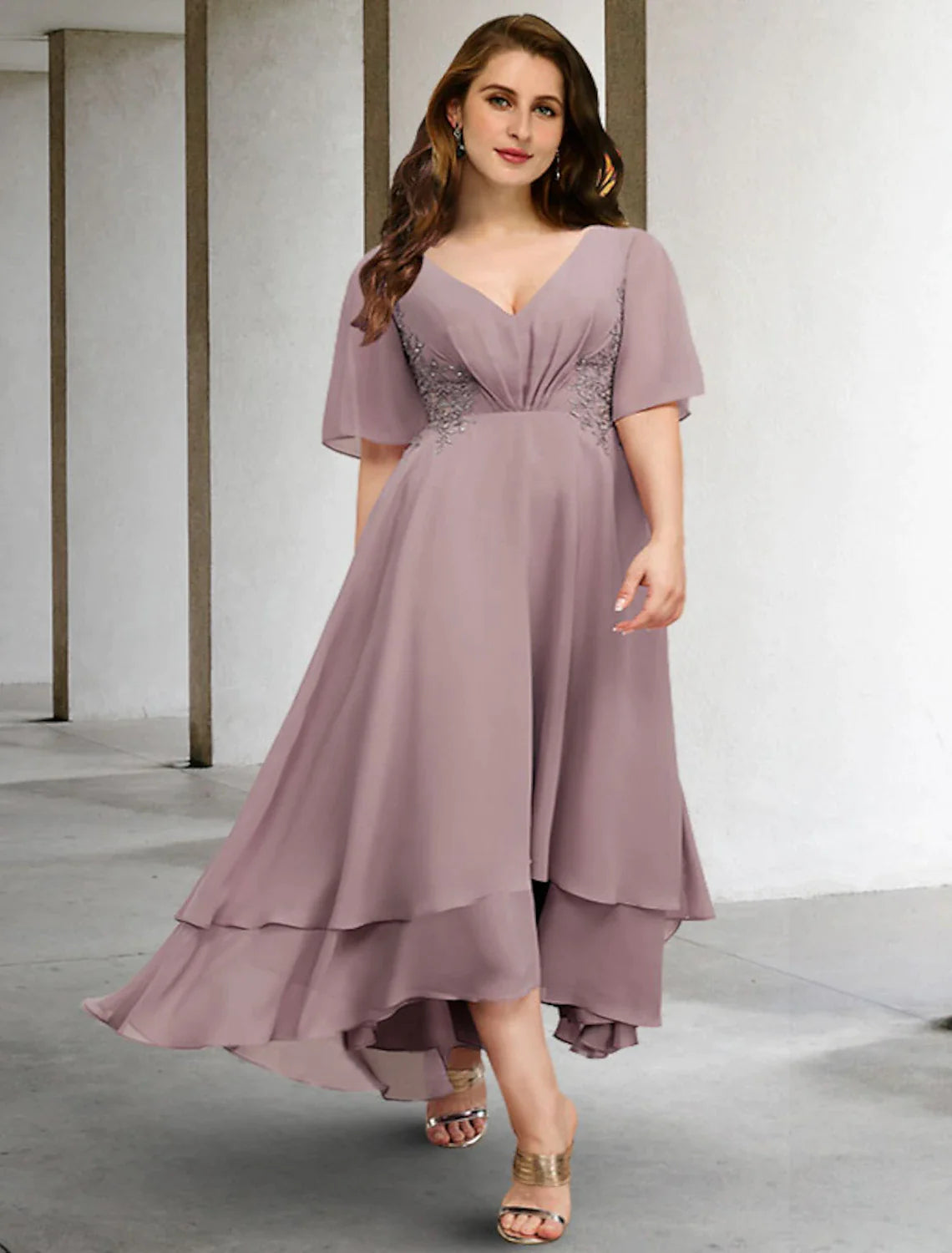 A-Line Mother of the Bride Dresses Plus Size Hide Belly Curve Elegant Dress Formal Asymmetrical Short Sleeve V Neck Chiffon with Ruffles Appliques