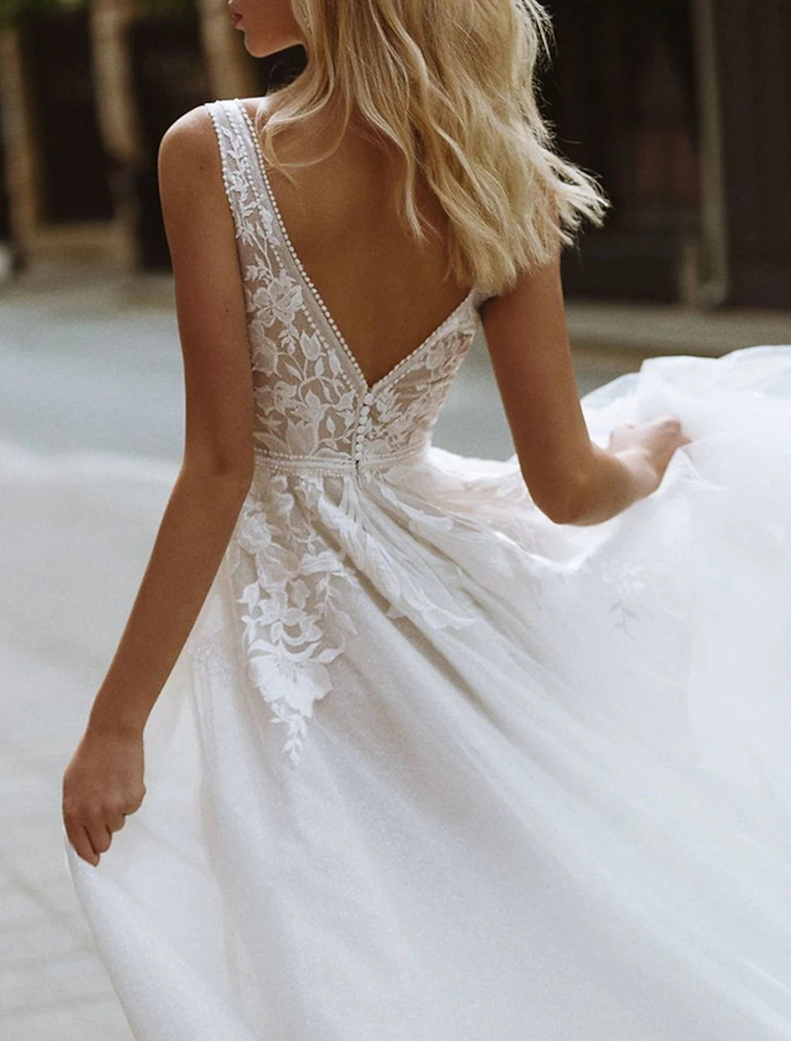 Beach Wedding Dresses A-Line V Neck Sleeveless Sweep / Brush Train Lace Bridal Gowns With Appliques