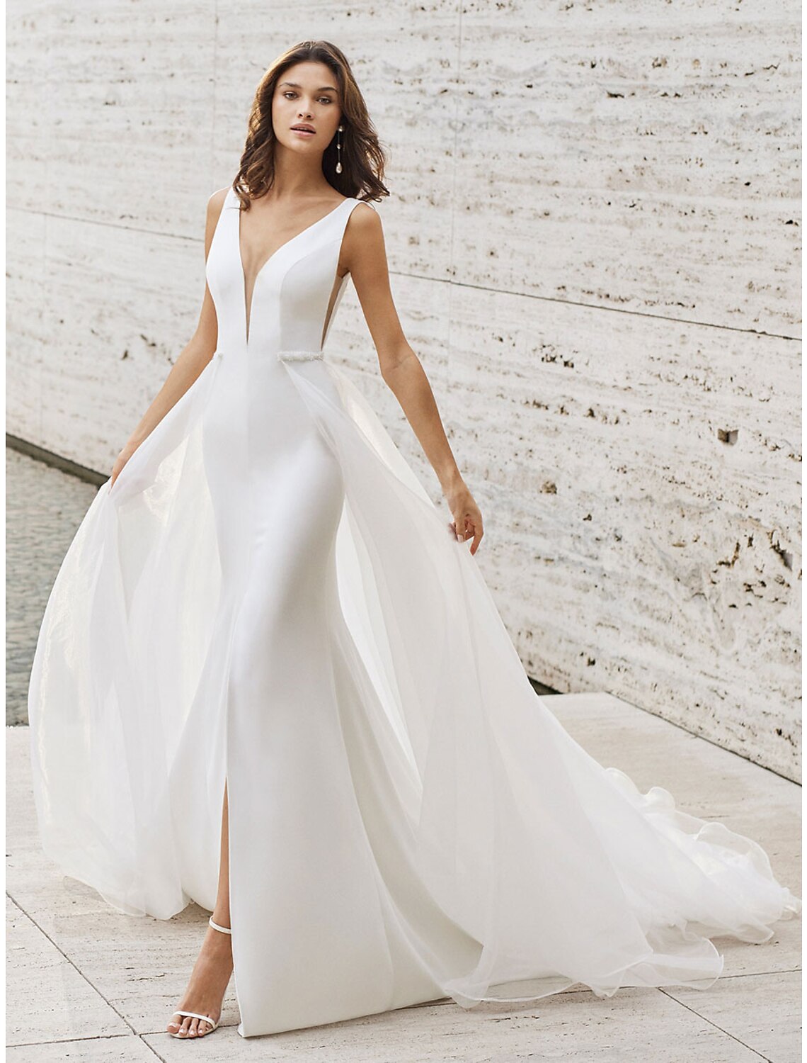 Beach Wedding Dresses Two Piece V Neck Sleeveless Court Train Satin Bridal Gowns With Pattern