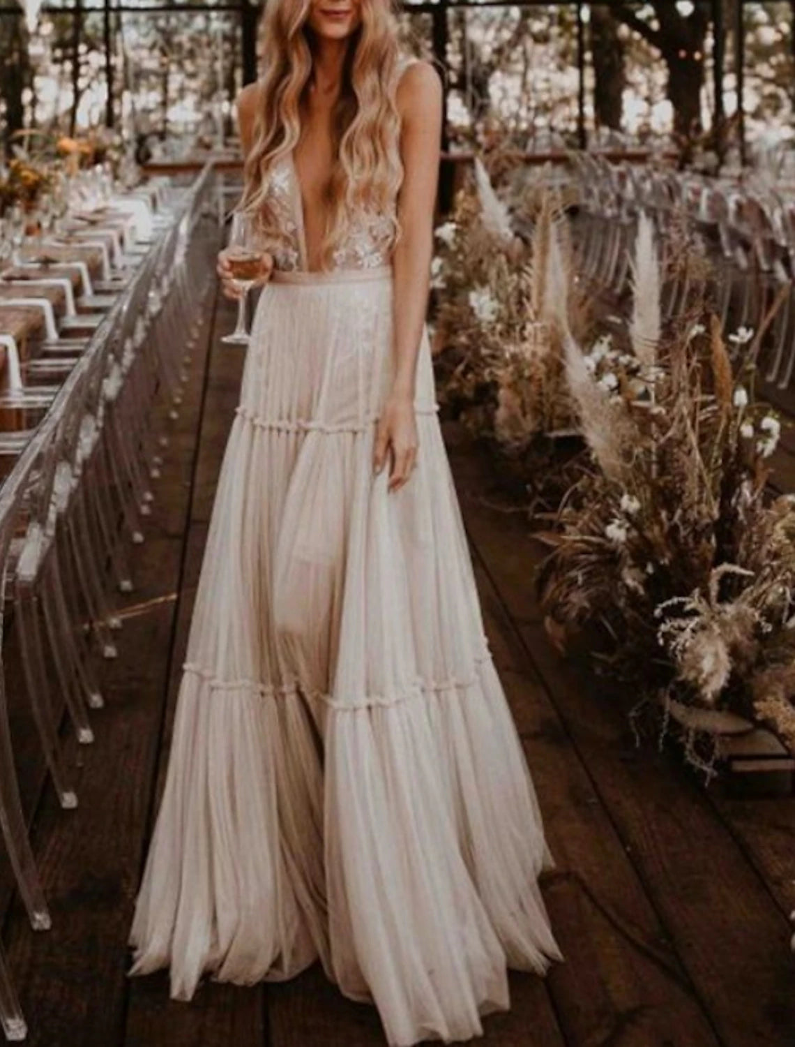 Beach Sexy Boho Wedding Dresses A-Line V Neck Sleeveless Floor Length Tulle Bridal Gowns With Appliques