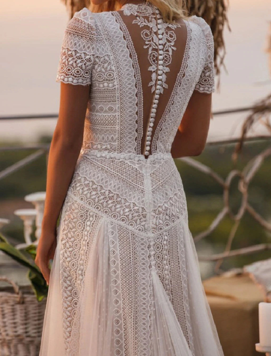 Beach Boho Wedding Dresses A-Line Illusion Neck Short Sleeve Court Train Lace Outdoor Bridal Gowns With Appliques