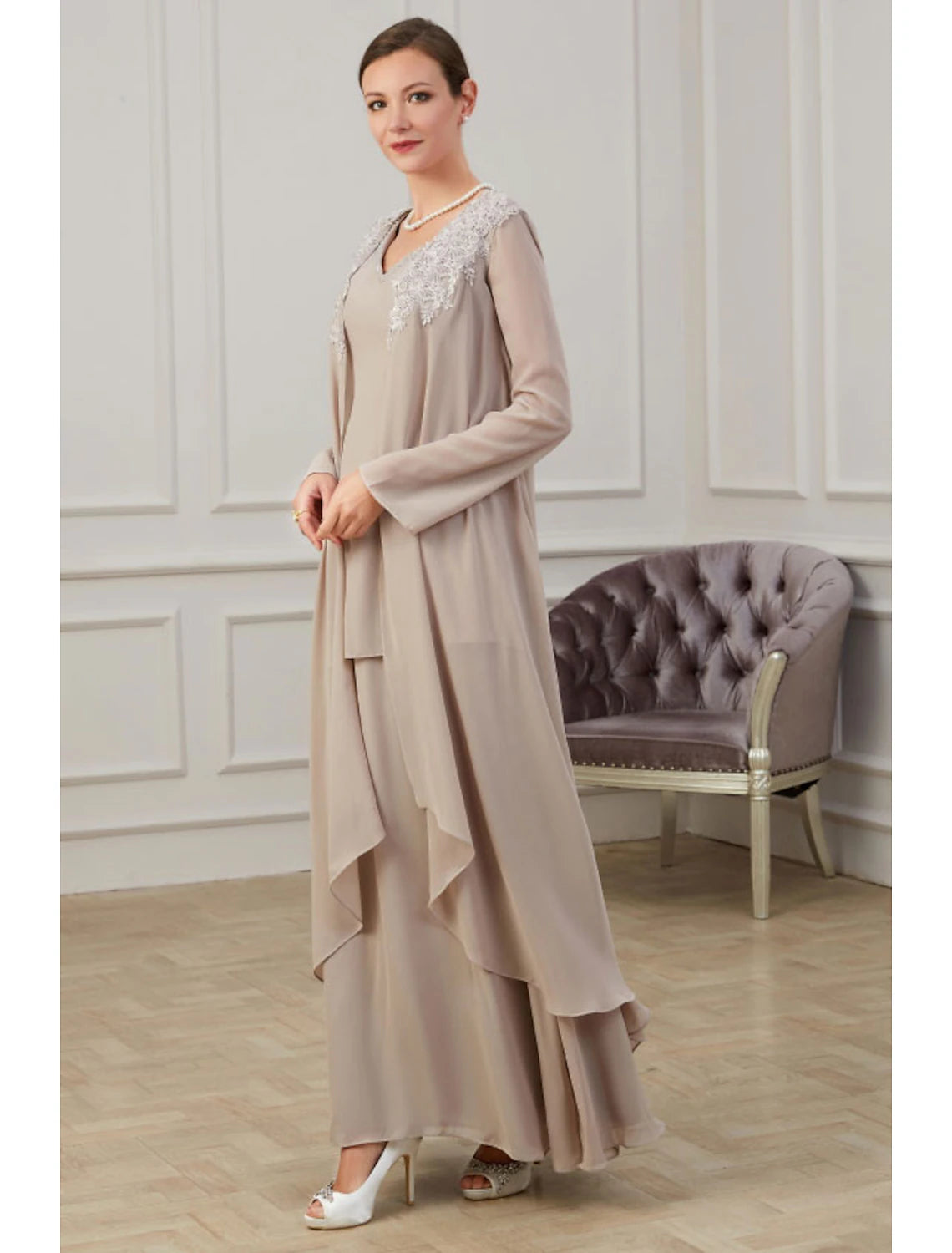 A-Line Mother of the Bride Dress Elegant Jewel Neck Floor Length Chiffon Long Sleeve Jacket Dresses with Appliques