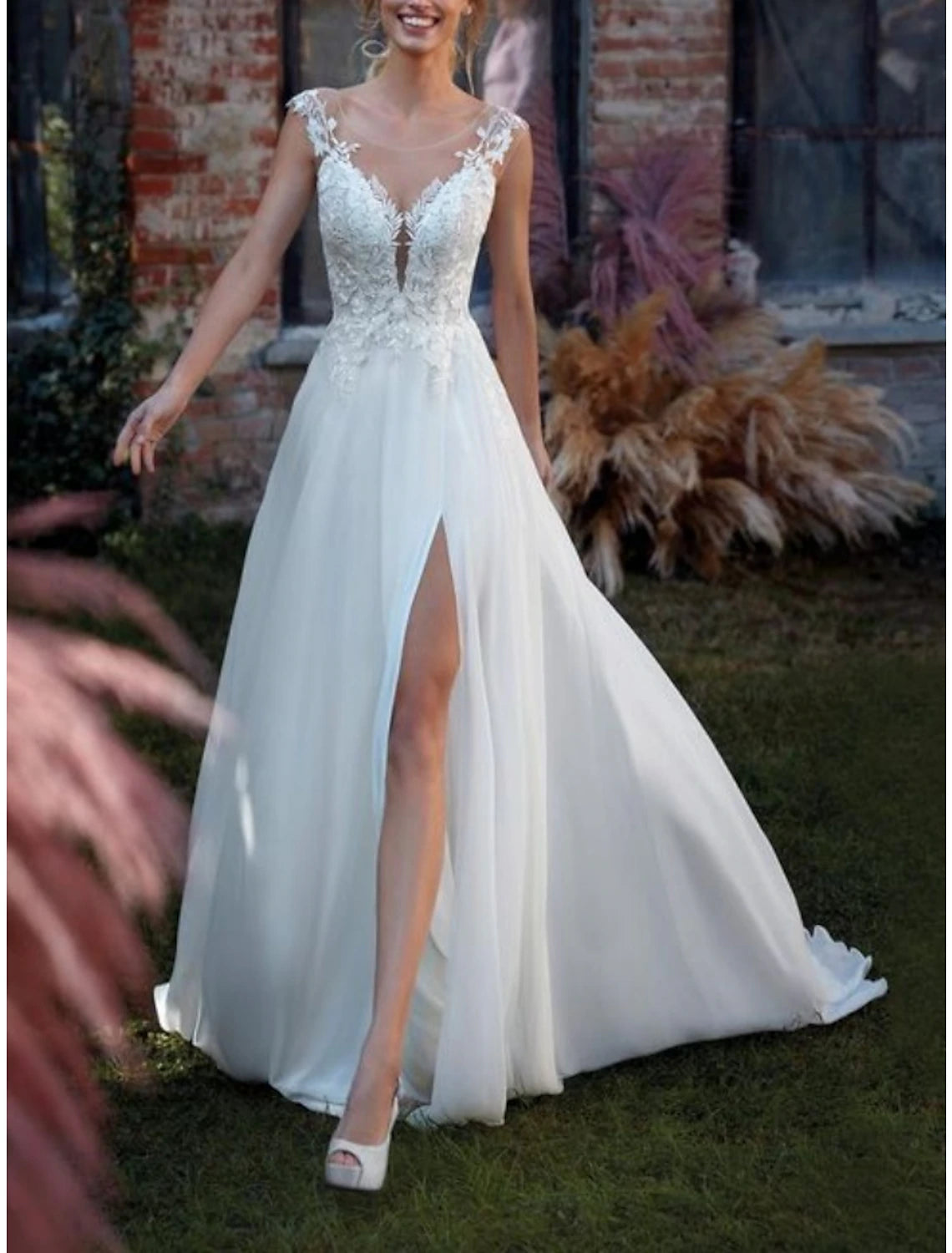 Beach Formal Wedding Dresses A-Line V Neck Sleeveless Court Train Lace Bridal Gowns With Pleats Split Front