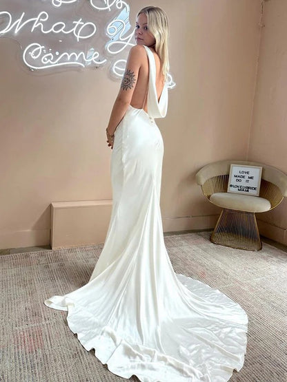 Sheath/Column Silk like Satin Ruched Scoop Sleeveless Court Train Wedding Dresses