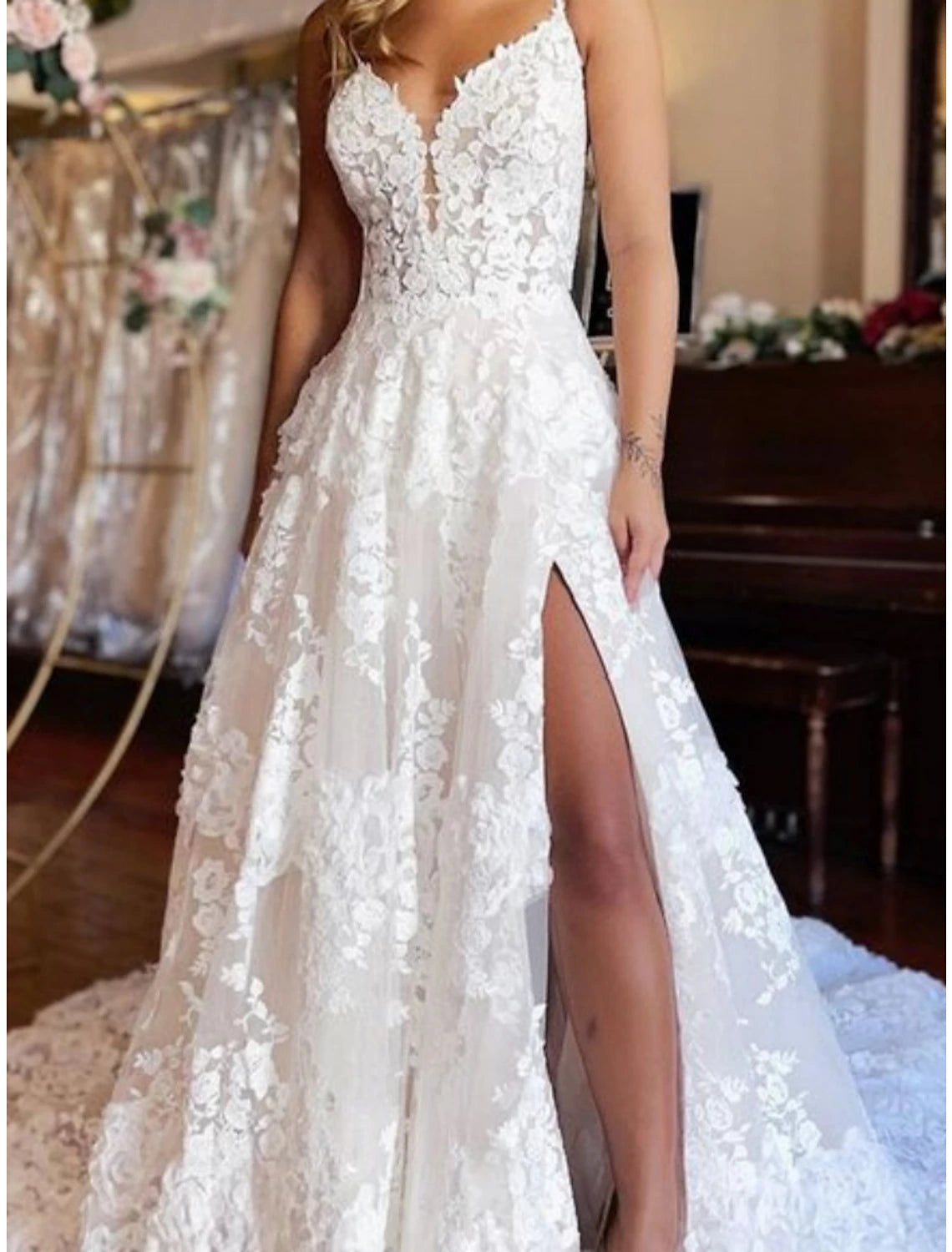 Beach Mature Wedding Dresses A-Line Camisole Sleeveless Court Train Lace Bridal Gowns With Pleats Split Front