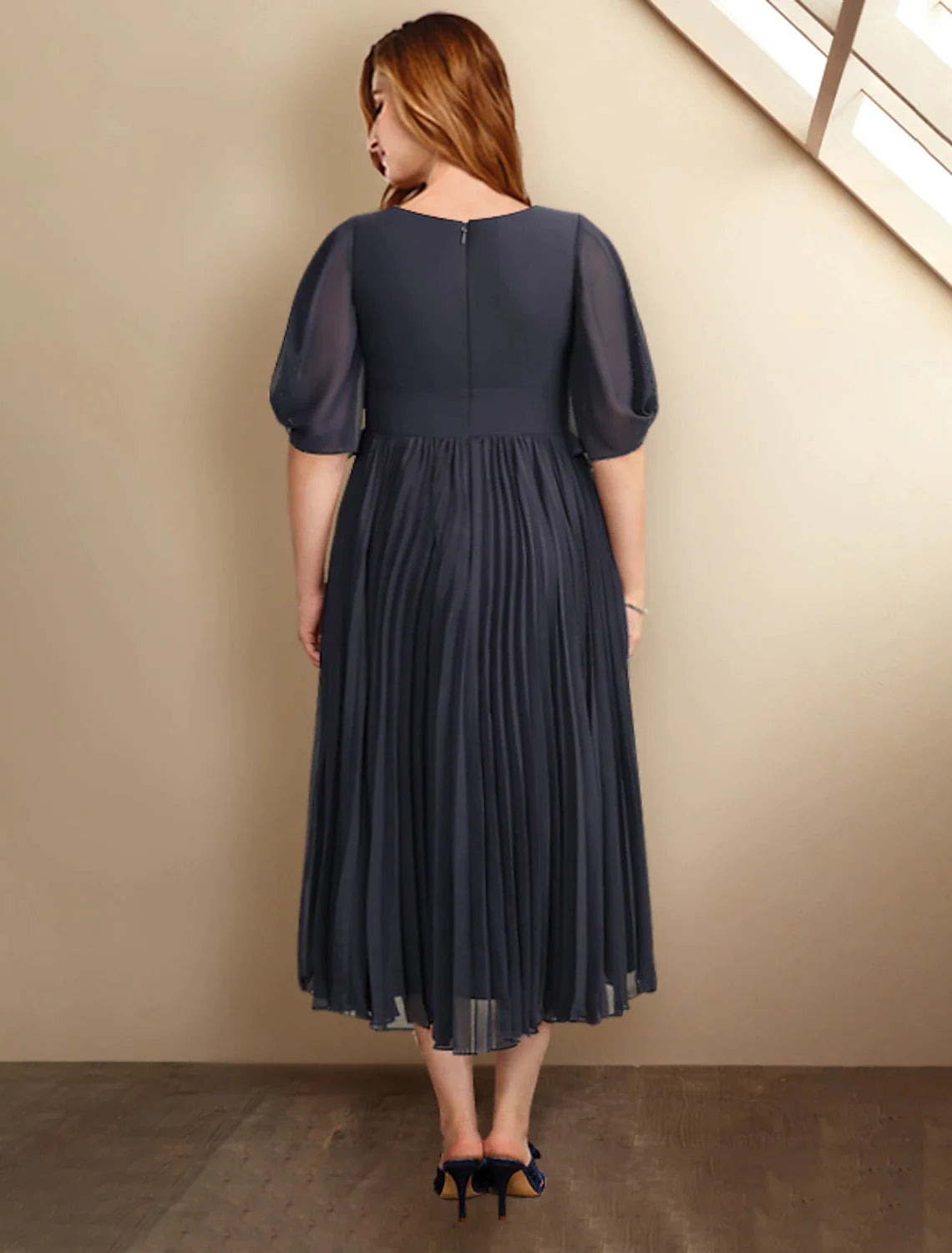 A-Line Mother of the Bride Dresses Plus Size Hide Belly Curve Elegant Dress Formal Tea Length Short Sleeve V Neck Chiffon with Pleats