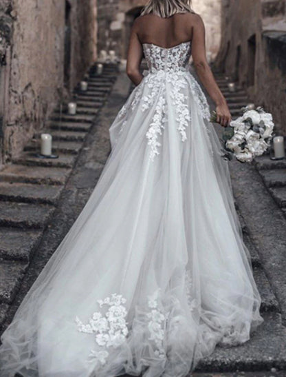 Beach Wedding Dresses A-Line Sweetheart Strapless Court Train Lace Bridal Gowns With Embroidery Appliques