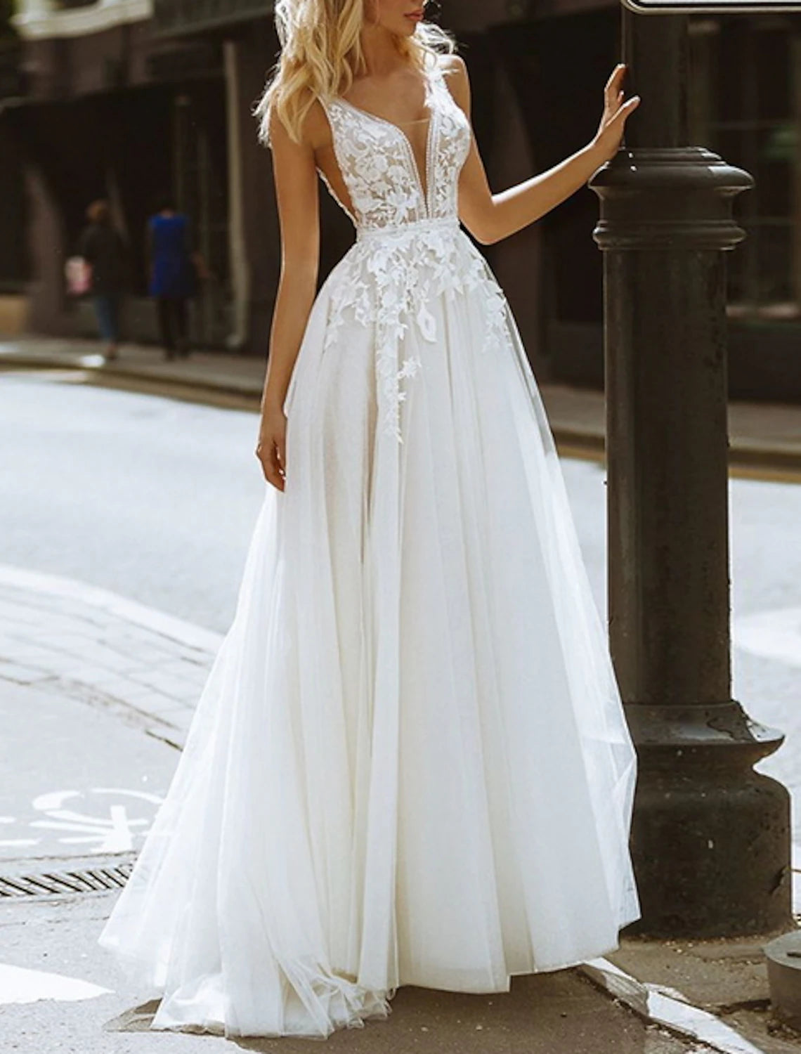 Beach Wedding Dresses A-Line V Neck Sleeveless Sweep / Brush Train Lace Bridal Gowns With Appliques