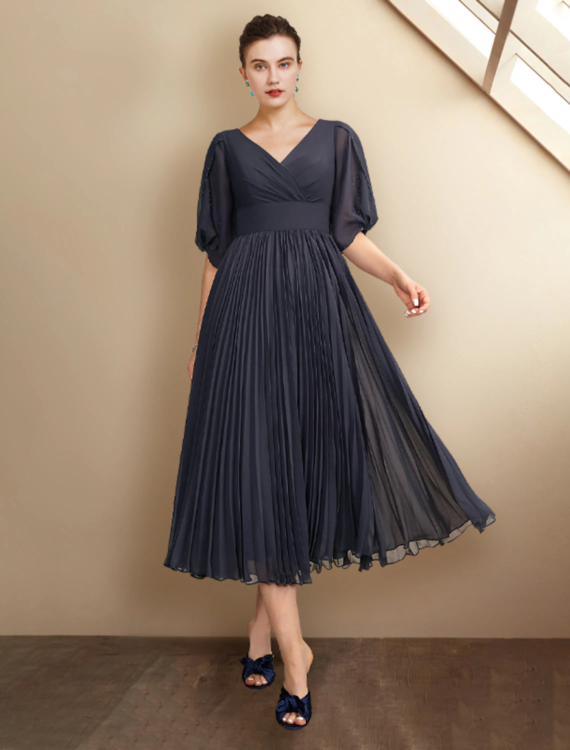 A-Line Mother of the Bride Dress Plus Size Elegant V Neck Tea Length Chiffon Half Sleeve with Pleats